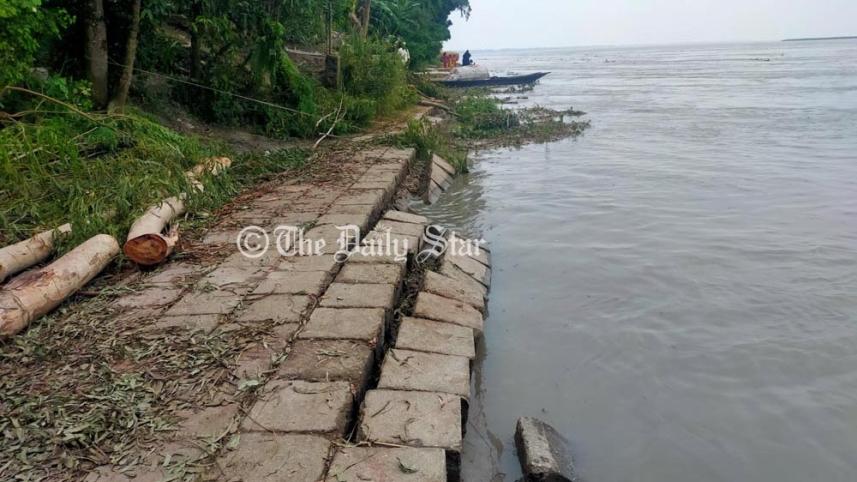 যমুনায় ভাঙন
