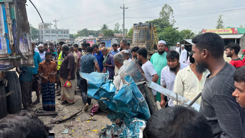 accident_bogura_26oct22.jpg