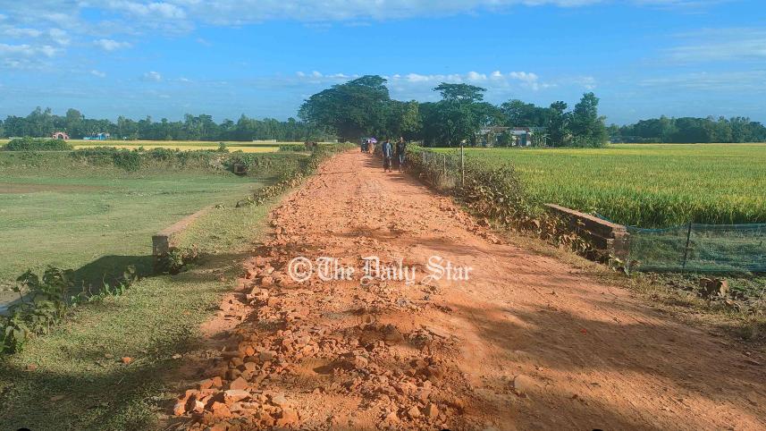 সড়ক সংস্কার : ২৫ বছরেও সড়ক সংস্কার হয়নি