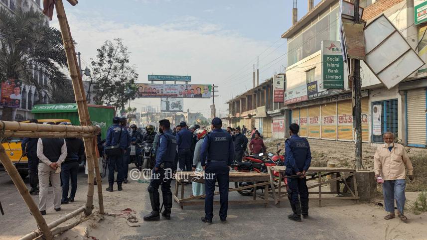 ঢাকায় যানবাহন প্রবেশে বাধা
