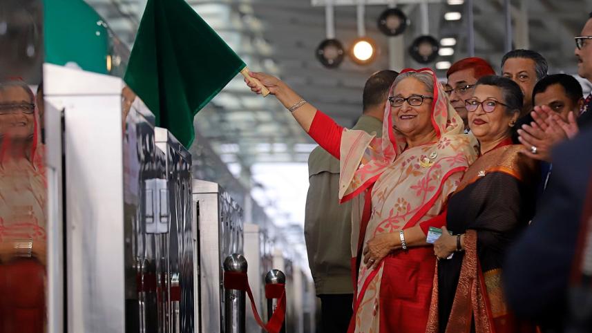 pm_flag_off_metro_0.jpg
