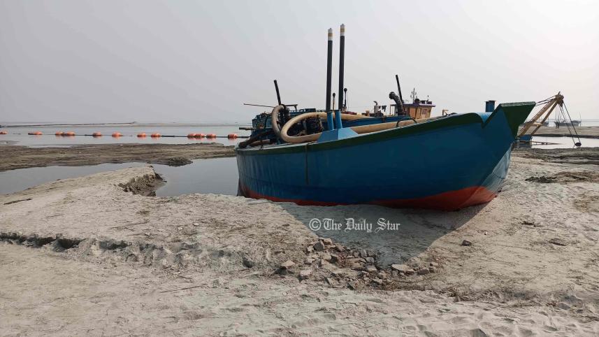 ব্রহ্মপুত্রে হাঁটু পানি