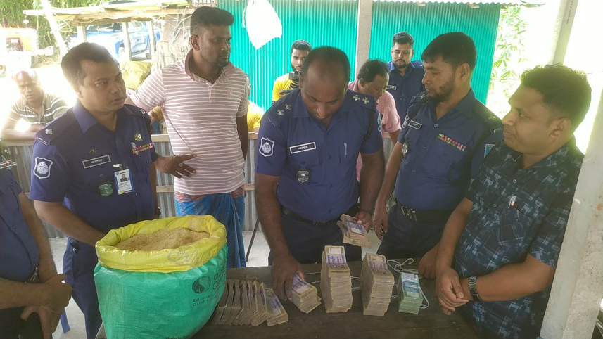 lalmonirhat_money_seized-01.jpeg