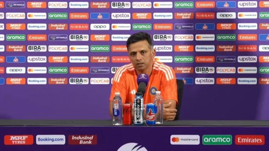 কোচের পদে থাকা নিয়ে অনিশ্চয়তার সুর দ্রাবিড়ের কণ্ঠে