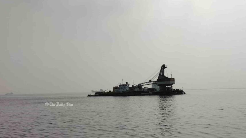 ডুবে যাওয়া ফেরি তোলার প্রস্তুতি চলছে