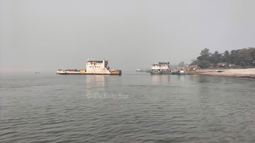 ফেরি চলাচল