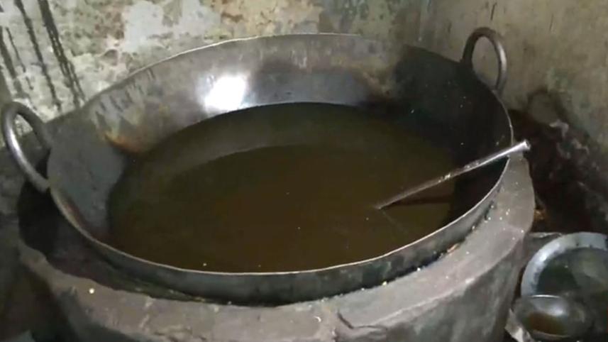 নোংরা পরিবেশে খাবারের পাশে তৈরি হচ্ছিল টয়লেট ক্লিনার, কারখানা সিলগালা