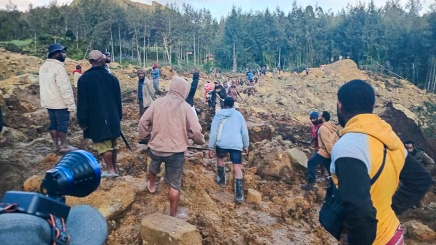 পাপুয়া নিউগিনিতে ভূমিধসে ১০০ জনেরও বেশি মানুষ মারা গেছেন। ছবি: এএফপি