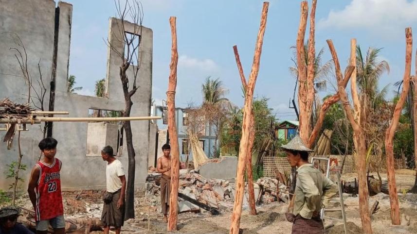 মাউংদো শহরে আটকা পড়েছেন ৭০ হাজার রোহিঙ্গা। ফাইল ছবি: এএফপি