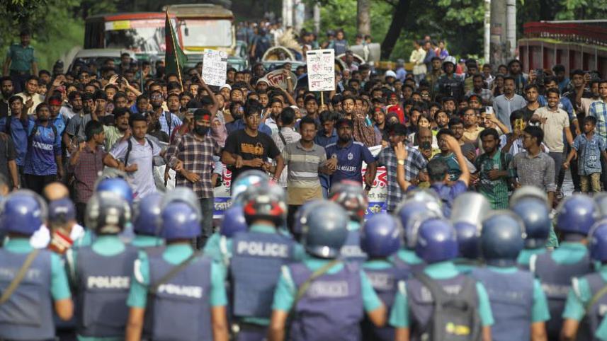 বাংলাদেশে শিক্ষার্থীদের বিক্ষভে আইন প্রয়োগকারী সংস্থা অতিরিক্ত বল প্রয়োগ করেছে, এমন অভিযোগ করেছে জাতিসংঘ। ফাইল ছবি: স্টার 
