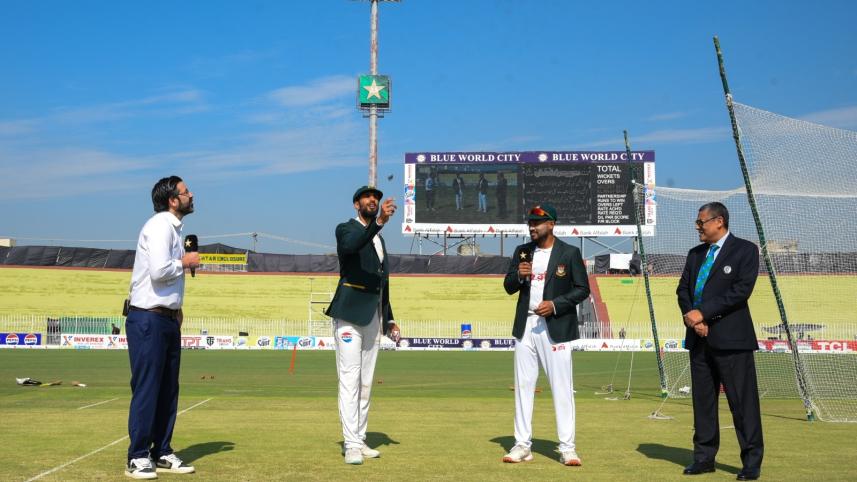 rawalpindi_test_toss.jpg