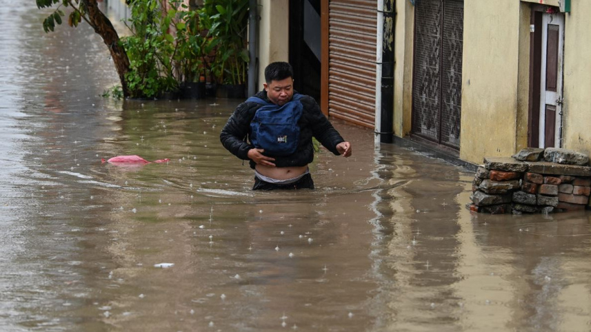 ভারী বর্ষণে কাঠামান্ডুর বেশিরভাগ এলাকা পানিতে ডুবে গেছে। ছবি: এএফপি