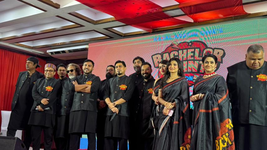 নতুন সিজনের মুক্তি উপলক্ষে আয়োজিত সংবাদ সম্মেলনে ব্যাচেলর পয়েন্টের অভিনয়শিল্পী ও কলাকুশলীরা উপস্থিত ছিলেন। ছবি: স্টার 