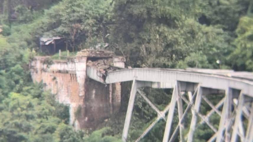 বিদ্রোহীদের হামলায় গোকটেইক সেতু আংশিকভাবে ধ্বংসের দাবি করেছে মিয়ানমারের জান্তা। ছবি: এক্স/ফেসবুক থেকে সংগৃহীত