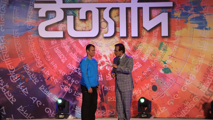 ইত্যাদির একটি দৃশ্যে হানিফ সংকেত। ছবি: সংগৃহীত