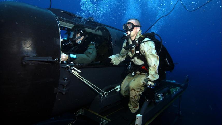us_navy_seal_underwater_exercise.jpg