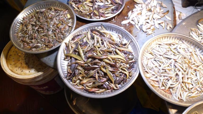বাজার থেকে মিলেনিয়ালরা যেভাবে মাছ কিনবেন