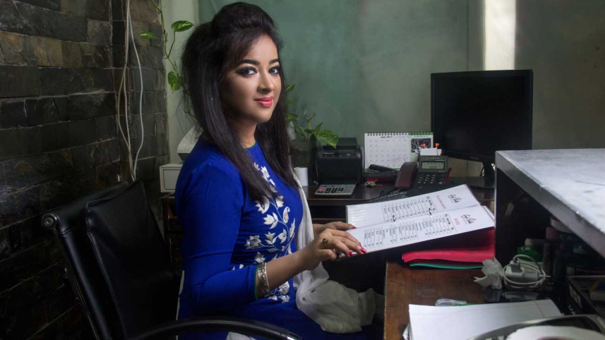 বর্ষা আলিঙ্গন
