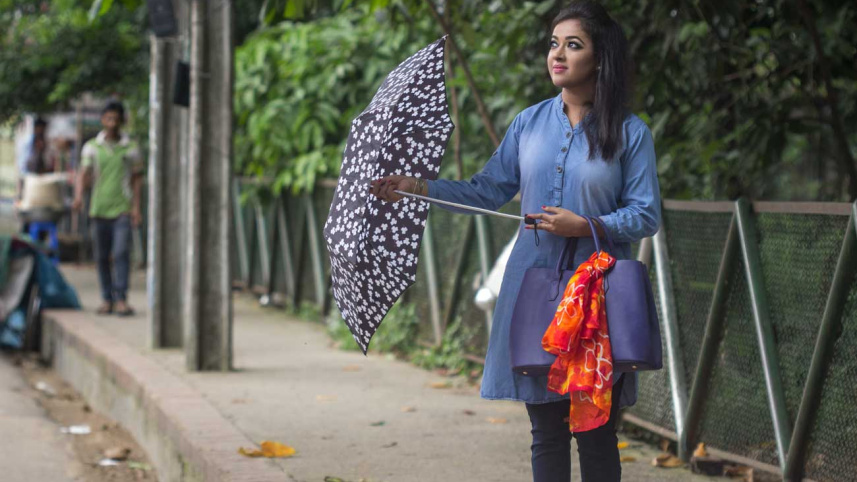 বর্ষা আলিঙ্গন