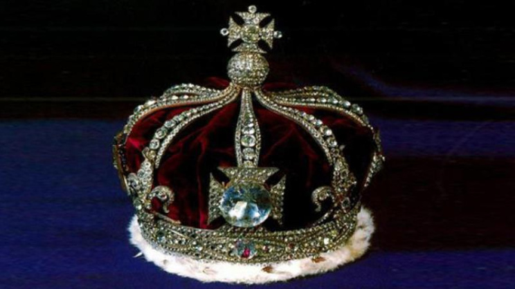রানির মুকুটের ওপর কোহিনুর। ফাইল ছবি: রয়টার্স
