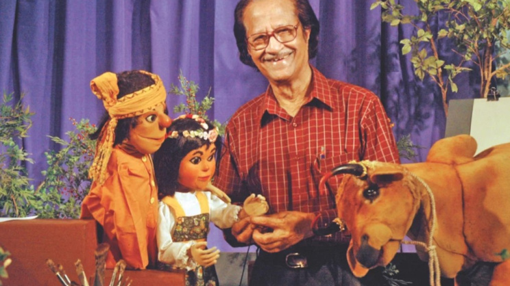 পাপেটসহ মুস্তাফা মনোয়ার। ফাইল ছবি: সংগৃহীত