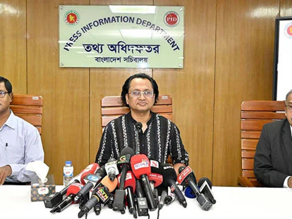 প্রেস ব্রিফিংয়ে বক্তব্য দিচ্ছেন প্রধানমন্ত্রীর উপদেষ্টা ডা. জাহেদ উর রহমান। ছবি : বাসস