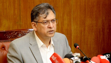 প্রেস ব্রিফিংয়ে বক্তব্য দিচ্ছেন স্বরাষ্ট্রমন্ত্রী সালাহউদ্দিন আহমদ। ছবি: বাসস