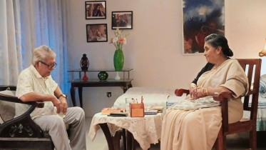 ‘জোহরা বেগমের ইচ্ছাপত্র’ সিনেমার সেটে ফেরদৌসী মজুমদার ও মামুনুর রশীদ । ছবি: শাহ আলম সাজু