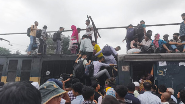 প্রিয়জনের সঙ্গে কোরবানির ঈদ কাটাতে রাজধানী ছাড়ছেন হাজার হাজার মানুষ। 