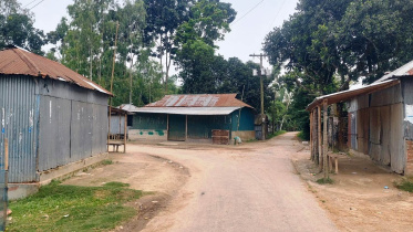 গ্রেপ্তার আতঙ্কে পুরুষশূন্য গ্রাম
