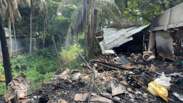 পুড়ে যাওয়া দোকান