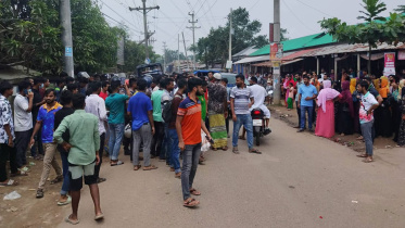 শ্রমিকদের সড়ক অবরোধ