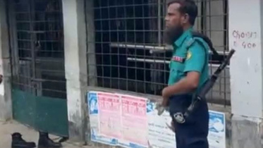 খুলনায় মসজিদে গুলি