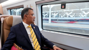 ট্রেনে প্রধানমন্ত্রী