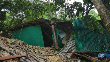 কক্সবাজারের দরিয়ানগরে পাহাড়ধস। ছবি: সংগৃহীত