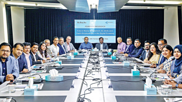 দ্য ডেইলি স্টার সেন্টারে আয়োজিত ‘ফিউচার-রেডি বাংলাদেশ: এআই, স্কিলস অ্যান্ড ইয়ুথ এমপ্লয়্যাবিলিটি ইন দ্য ডিজিটাল ইকোনমি’ শীর্ষক গোলটেবিল বৈঠকে বক্তারা। ছবি: স্টার.