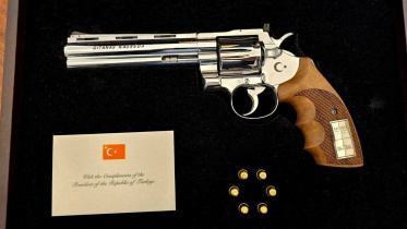 NATO-SUMMIT-REVOLVERS
