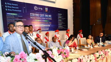 সাইবার সিকিউরিটিবিষয়ক সেমিনারে প্রধান অতিথির বক্তব্য রাখছেন জাতীয় বিশ্ববিদ্যালয়ের উপাচার্য এ এস এম আমানুল্লাহ। আজ রোববার লালমাটিয়া সরকারি মহিলা কলেজেছবি: জাতীয় বিশ্ববিদ্যালয়ের সৌজন্যে