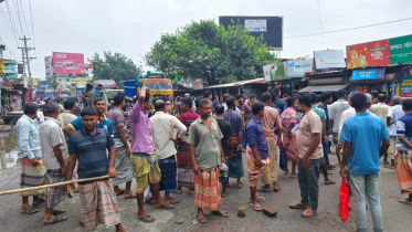 পুঠিয়ায় মহাসড়ক অবরোধ