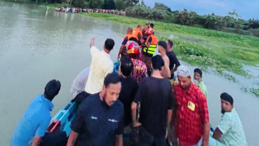   নিখোঁজদের উদ্ধারে অভিযান চালাচ্ছেন ফায়ার সার্ভিসের সদস্যরা। ছবি: স্টার