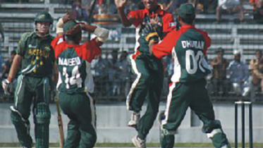 2004-03-05__sports01.jpg