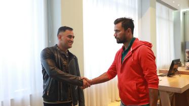 Mashafe & Dhoni