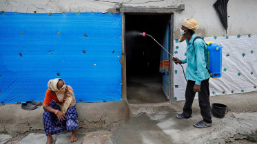 Disenfect_Spray_India_Corona_Reuters.jpg