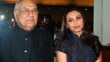 Rani Mukherjee With His Father Ram Kumar Mukherjee