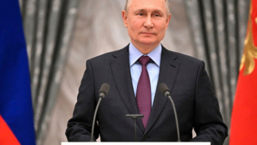 moscow-russia-22nd-feb-2022-russian-president-vladimir-putin-holds-an-impromptu-press-conference-to-discuss-the-recognition-of-the-ukrainian-regions-of-donetsk-and-lugansk-at-the-kremlin-grand-pal-390x285.jpg