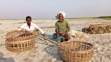 পানিশূন্য তিস্তায়, মাইলের পর মাইল বালুচর ’