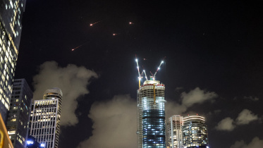 missiles_flying_over_tel_aviv.jpg