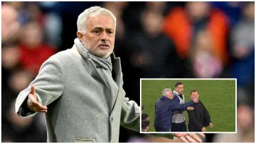 mourinho_nose_grab.jpg