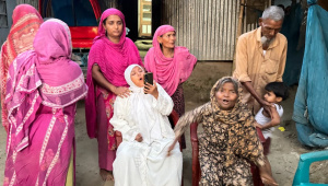 মৃত্যুর খবরে কান্নায় ভেঙে পড়েন বাবুর স্বজনরা। ছবি: স্টার